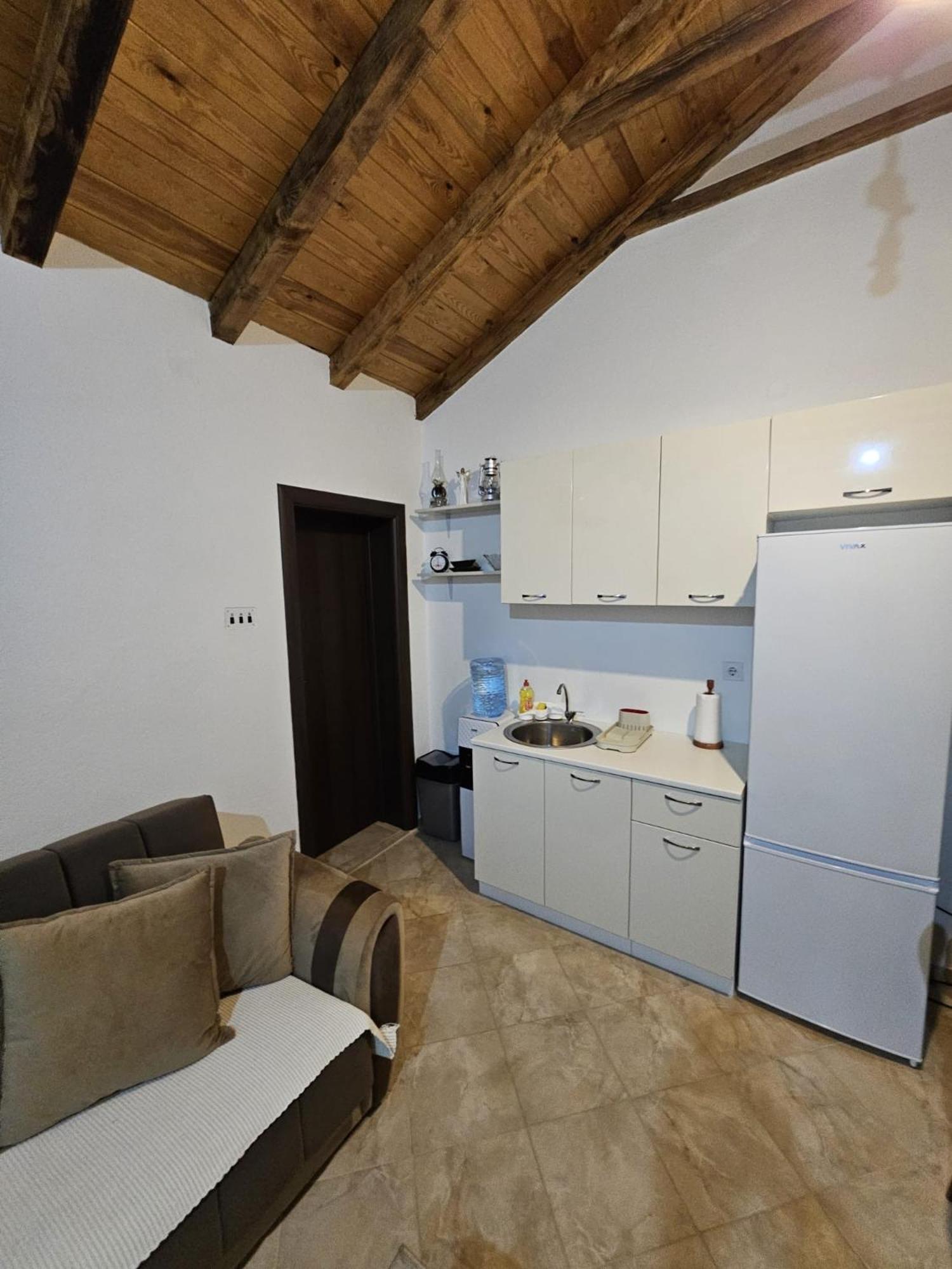 Lakeview Apartments Jolicic ヴィルパザル エクステリア 写真